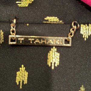 Beautiful TAHARI black with gold accent women’s size L duster